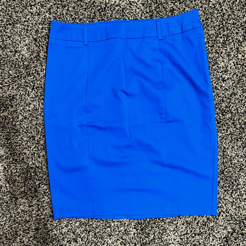 APT. 9 brand, elastic zip back skirt with back slit at the bottom